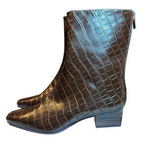 Ann Taylor Leather Crocodile Embossed 6M